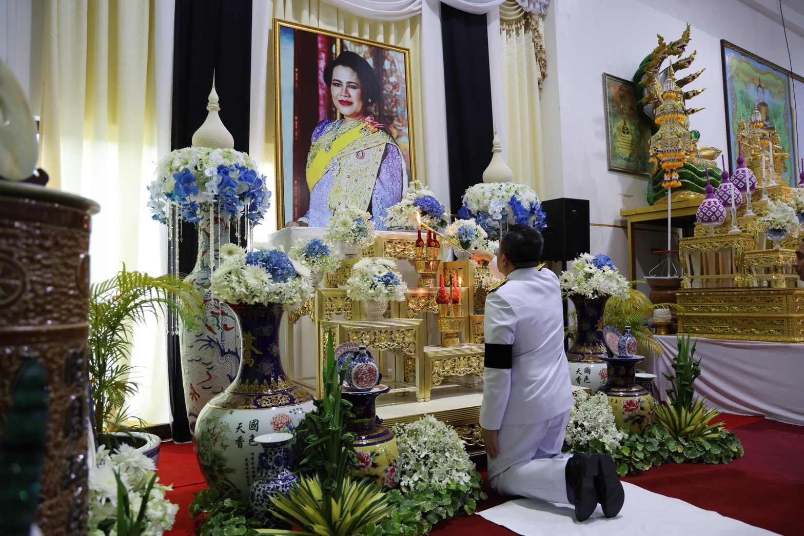 จังหวัดภูเก็ต ประกอบพิธีบำเพ็ญกุศลปัญญาสมวาร (50 วัน) แห่งการสวรรคต ถวายเป็นพระราชกุศลแด่สมเด็จพระนางเจ้าสิริกิติ์ พระบรมราชินีนาถ พระบรมราชชนนีพันปีหลวง .